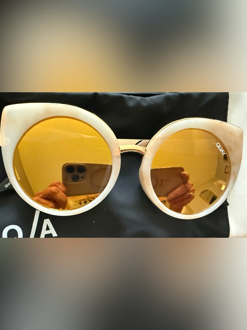 NWT Quay Australia White Frame Yellow Lens Oversized Round Sunglasses